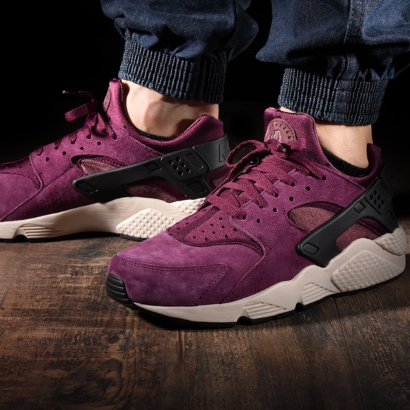 Nike Shoes - NEW Nike Air Huarache Run Prm